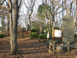 八国山の「将軍塚」