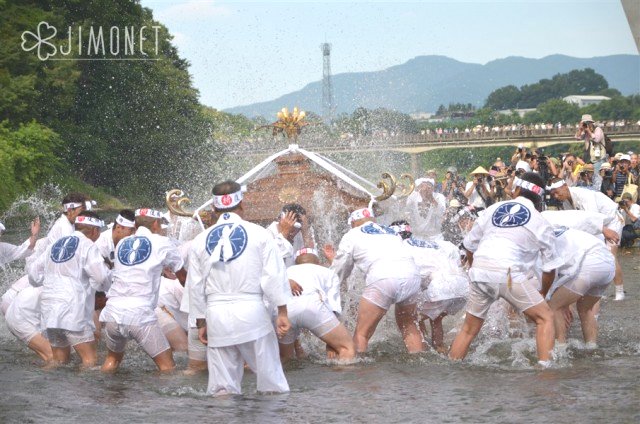 秩父川瀬祭り　御輿洗いの神事